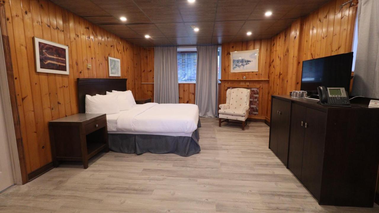 Algonquin Lakeside Inn Dwight Exteriér fotografie