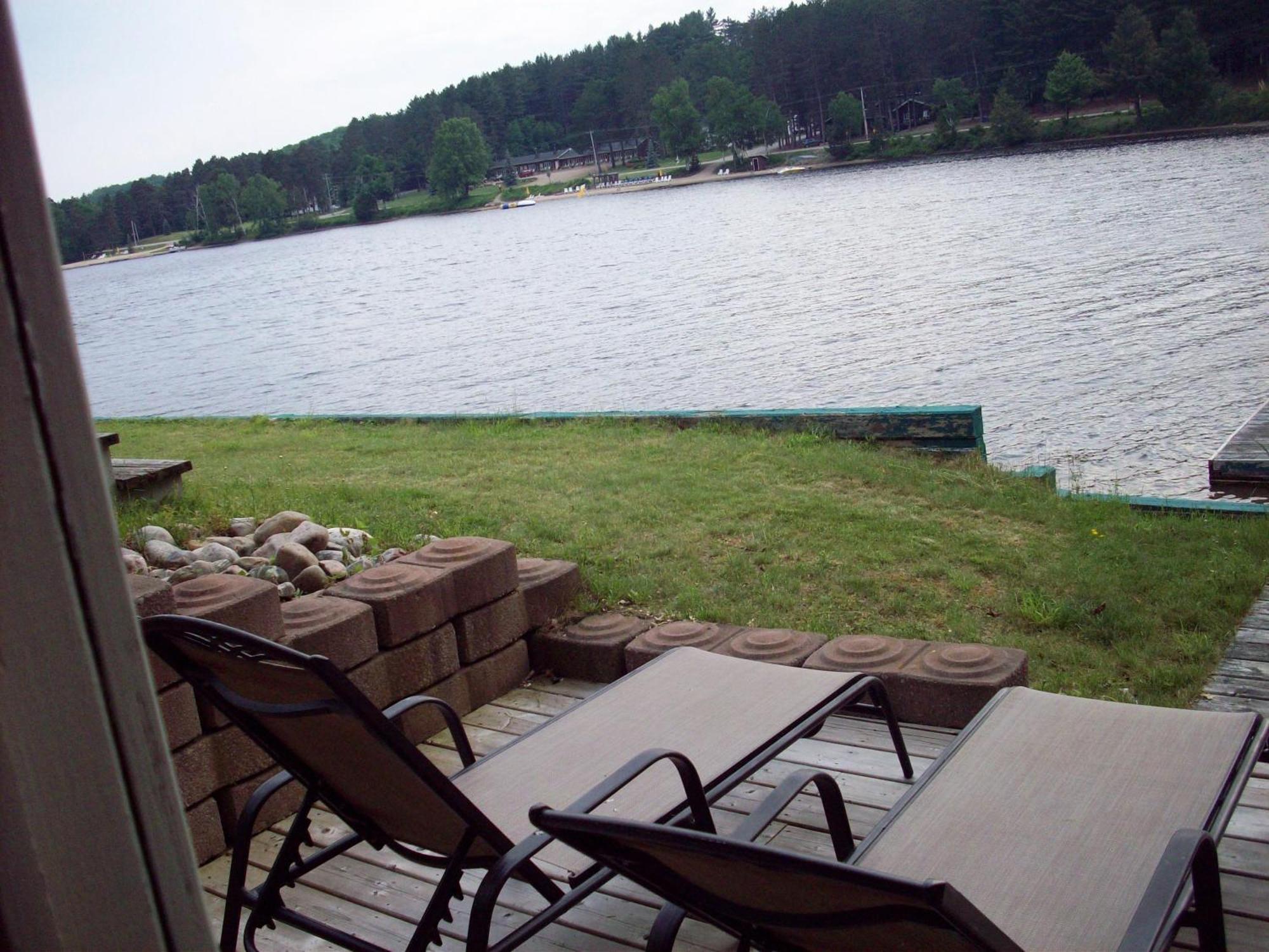 Algonquin Lakeside Inn Dwight Exteriér fotografie